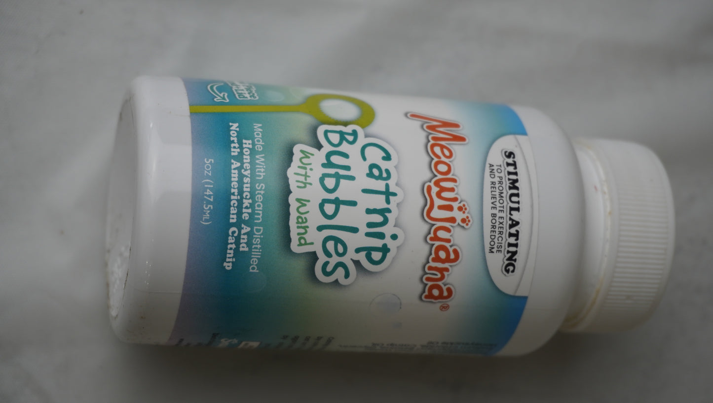 Meowijuana Catnip Bubbles with Wand (5 oz / 147.5 mL)