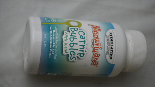 Meowijuana Catnip Bubbles with Wand (5 oz / 147.5 mL)