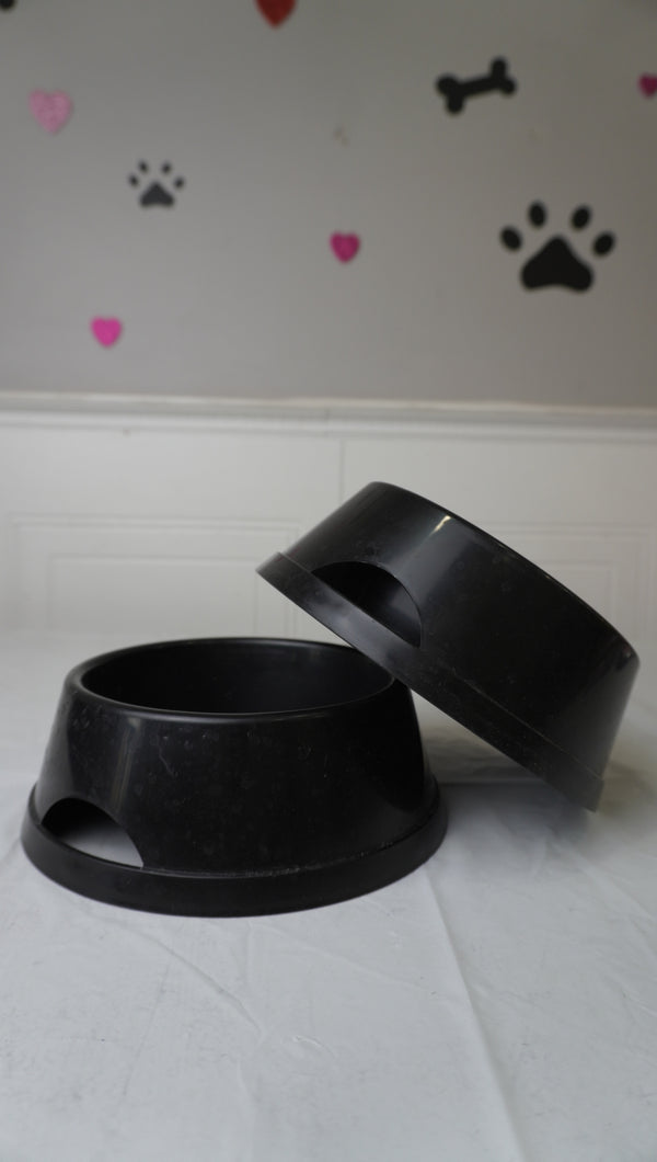 2 Large Plastic Pet Food & Water Bowls (Black)